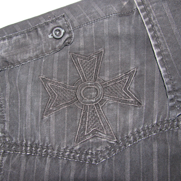 Roar SS Black Embroidered 2 sided Button up LARGE - Picture 3 of 7